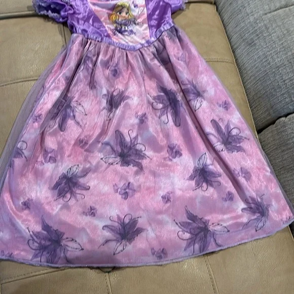 Disney’s Rapunzel little girls costume and purples and pinks 2T - Picture 4 of 5